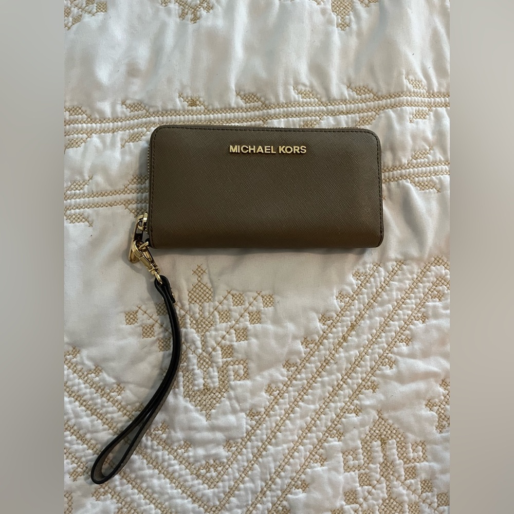 Michael kors wallet/ wristlet